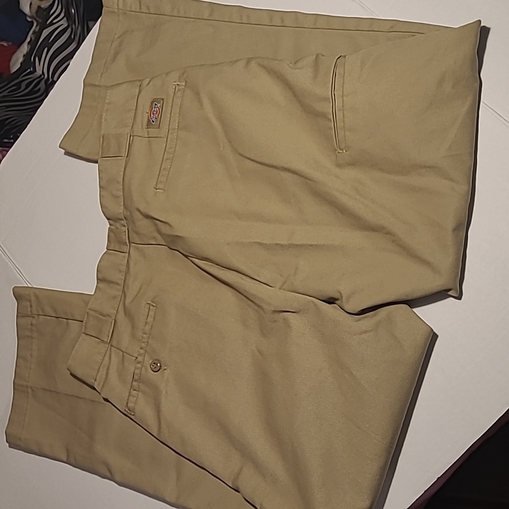 New! Dickies Mens 32 x 30 tan khaki dress cargo utility pants